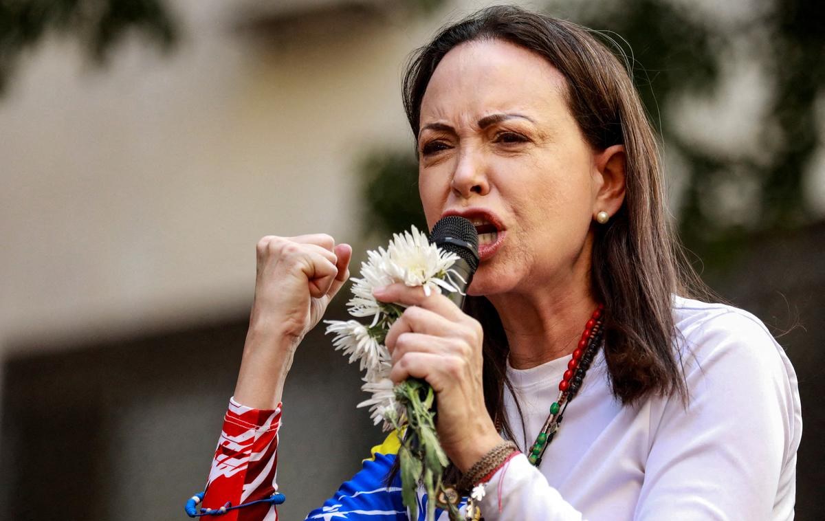 Maria Corina Machado | Maria Corina Machado se je kot ustanoviteljica organizacije Sumate, ki se posveča demokratičnemu razvoju, že pred več kot 20 leti zavzemala za svobodne in poštene volitve. V politični funkciji in v službi organizacijam se je od takrat zavzemala tudi za neodvisnost sodstva, človekove pravice in zastopstvo ljudstva. | Foto Reuters