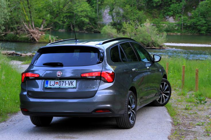 Station wagon je 26 centimetrov daljši, medtem ko medosni razdalji ostajata enaki. | Foto: Aleš Črnivec
