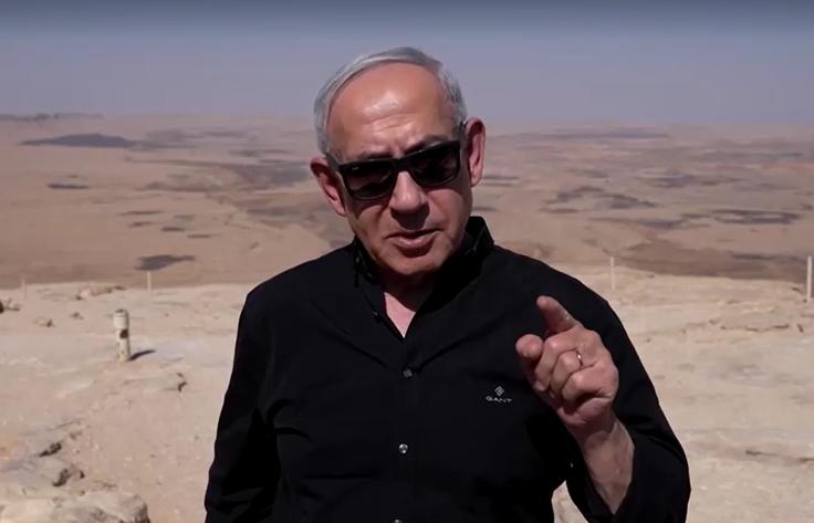 Izraelskega premierja so na obisku spremljali zunanji minister Gideon Sar, obrambni minister Izrael Kac, načelnik generalštaba Ejal Zamir in vodja varnostne službe Šin Bet David Zini, je za francosko tiskovno agencijo AFP povedal tiskovni predstavnik izraelske vlade. | Foto: PMO/Reuters