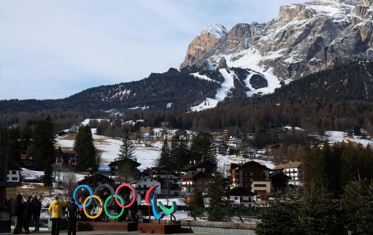 olimpijske igre Cortina | Cortina d'Ampezzo nekaj manj kot štiri mesece pred začetkom zimskih iger. | Foto Reuters
