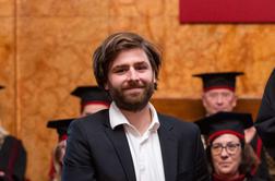 Umetna inteligenca v medosebnih odnosih: Priložnost ali grožnja?