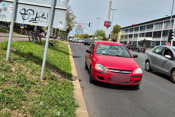 Osebno vozilo, ki je bilo udeleženo v nesreči, ima celjske registrske oznake. | Foto: Siol.net