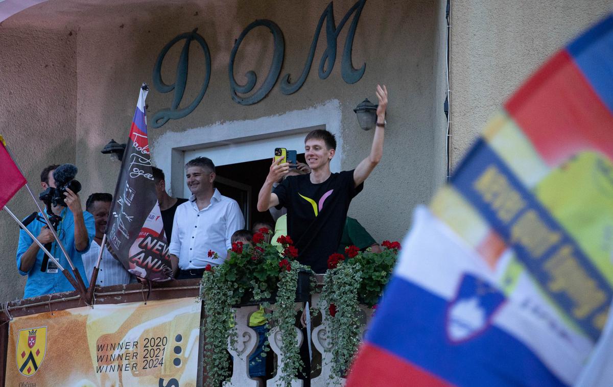 Tadej Pogačar sprejem Komenda | Tadej Pogačar se vrača v Komendo, kjer bo 9. avgusta nastopil na kriterijski dirki, ki nosi njegovo ime. Da bo kolesarski šov še večji, je povabil številna znana imena iz sveta kolesarstva. | Foto Katja Kodba/STA