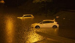 Dan po neurju: v Ljubljani poplavilo ceste, podhode, kleti #foto #video