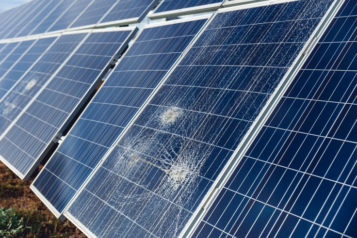 Med napeljavami, ki jih lahko zavarujete, je tudi sončna elektrarna na vaši strehi. | Foto: Getty Images