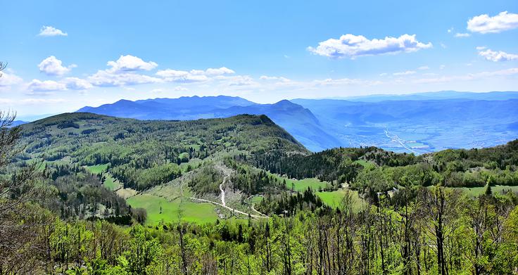 Čudovit pogled s Sinjega vrha na Kras
 | Foto: Shutterstock