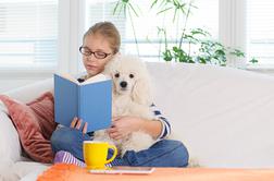 Psi otrokom pomagajo, da postanejo boljši bralci