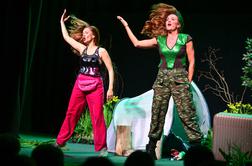 Rebeka Dremelj in Gorka Berden navdušujeta v novi komediji Šminka in sekirca