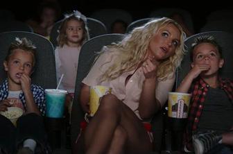 Britney v novem videospotu s sinovoma