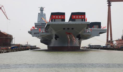 Kitajska v mornarico vključila tretjo letalonosilko
