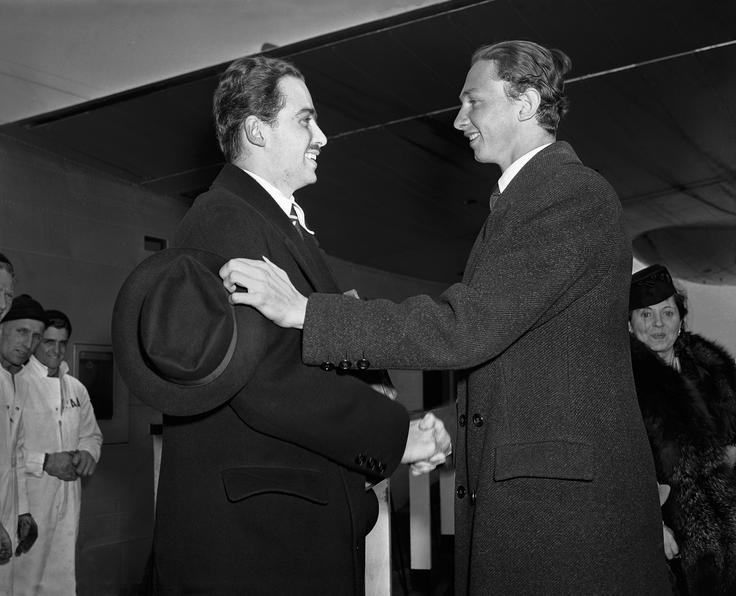 Protinacistično usmerjena Otto von Habsburg (levo) in njegov brat Felix (desno) sta v ZDA lobirala za obnovitev Avstrije. Fotografija je bila posneta v mestu Baltimore v ameriški zvezni državi Maryland marca 1940, ko je Otto pod tujim imenom prišel v ZDA in se na letališču srečal s svojim bratom.  | Foto: Guliverimage/Vladimir Fedorenko