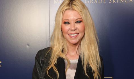 Igralko Taro Reid iz hotela odpeljali z reševalnim vozilom #video