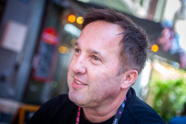 "Letos so se stavnice zelo spremenile, ko so začeli krožiti posnetki s prvih vaj. Tudi Slovenija je nekoliko zrasla, v času predizbora pa smo v nekem trenutku celo prišli med deseterico," je pojasnil letošnje dogajanje okrog stavnic. | Foto: Gaja Hanuna