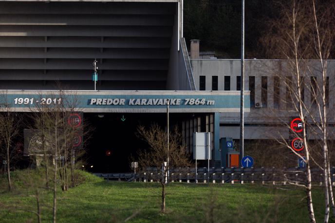 predor Karavanke | Na gorenjski avtocesti pred predorom Karavanke proti Avstriji je po navedbah prometnoinformacijskega centra dol tri kilometre dolga kolona avtomobil (fotografija je simbolična). | Foto Klemen Korenjak