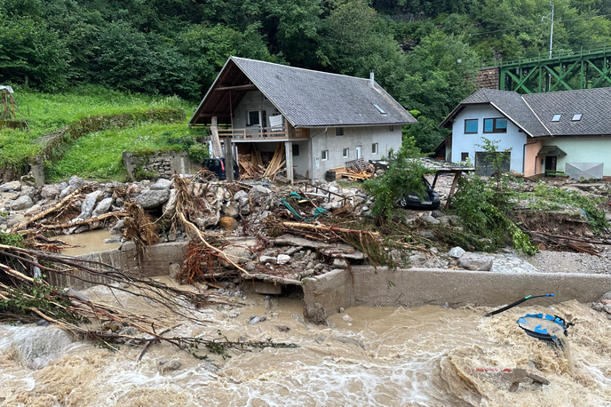 Občina Žirovnica poplave | Svetujejo, da zavarovanci škodo v čim večji meri dokumentirajo s fotografijami in posnetki ter poškodovane stvari ohranijo do konca obravnave primera oz. do drugačnih navodil zavarovalnice. | Foto Občina Žirovnica