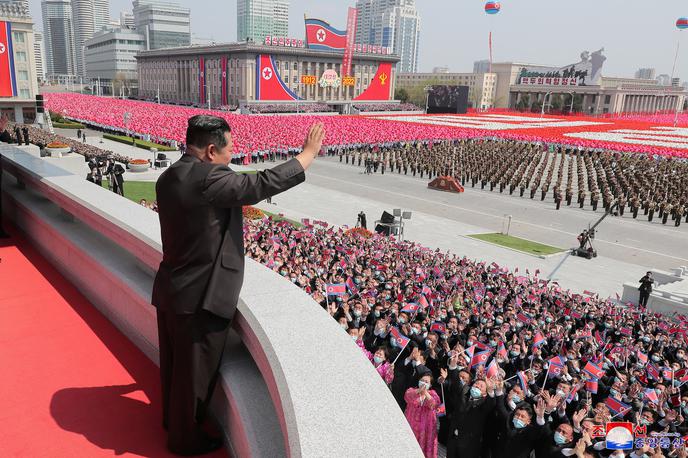 Severna Koreja praznovanje rojstni dan ustanovitelja Kim Il-sunga | Severnokorejski voditelj Kim Džong Un je v četrtek odredil popolno zaprtje, prebivalci pa morajo ostati doma. | Foto Reuters