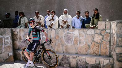 Roglič z novim kolesom in staro opravo, saga okoli Belgijca še ni končana