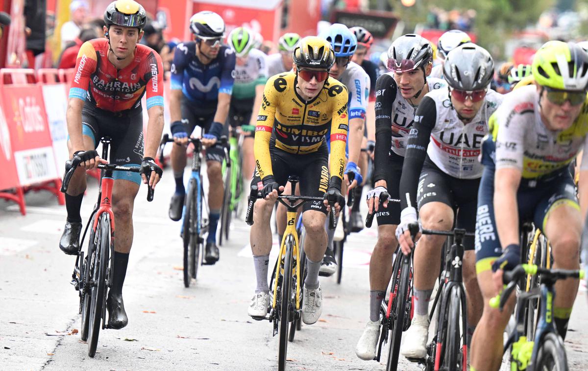 Jonas Vingegaard, Vuelta 2023 | Jumbo-Visma je preživela kaotično drugo etapo letošnje Vuelte, tudi Primož Roglič je po padcu varno prispel v cilj. | Foto Guliverimage