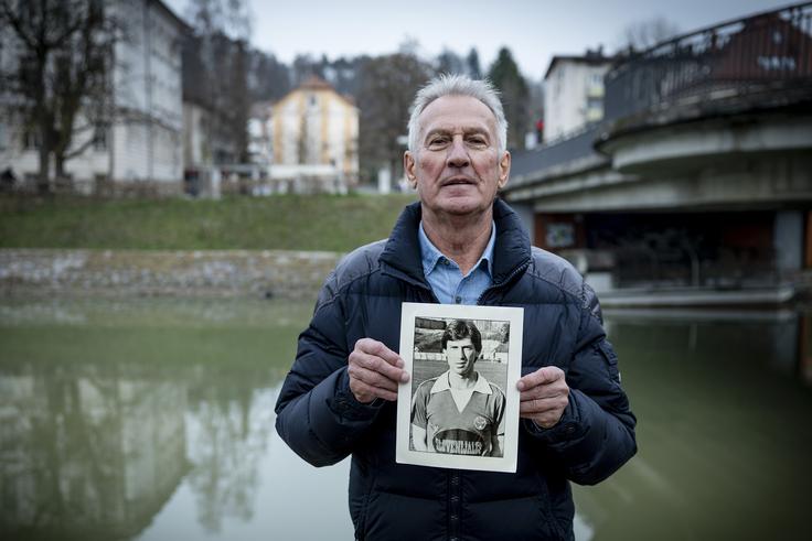 Vili Ameršek velja za živo legendo slovenskega nogometa, zlasti pa Olimpije, pri kateri je še v času Jugoslavije preživel kar 16 sezon, podrl kopico rekordov in postal vzorčni primer klubske zvestobe, s katero je utrdil sloves enega največjih nogometašev vseh časov v zeleno-belem dresu. | Foto: Ana Kovač