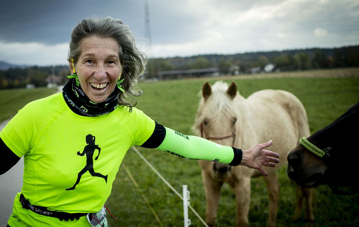 Maraton Tržič | 68-letna Tržičanka Ana Jerman ni izpustila še nobene izvedbe ljubljanskega maratona. Tudi letošnjega ne, pa čeprav poteka zgolj v virtualni različici. | Foto Ana Kovač