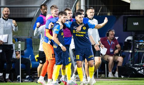 V živo: Olimpija zelo slaba, dobila že dva gola, Celje pa leti in bi lahko vodilo s 5:0