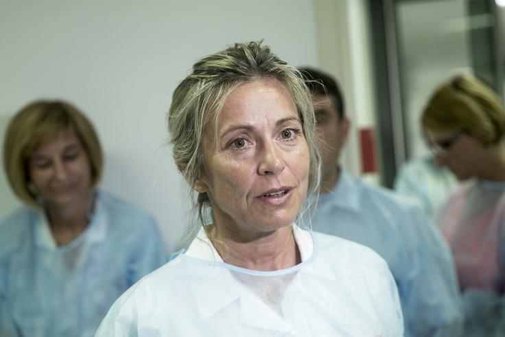 "Včasih smo bili bolj nagnjeni k temu, da smo bolnike položili v bolniško posteljo, češ da njihovo telo potrebuje počitek, ob tem pa smo pozabili na pomen gibanja. Mišična masa je presnovna banka, ki bolnikom pomaga lažje preživeti zdravljenje," je poudarila dr. Nada Rotovnik Kozjek z Onkološkega inštituta Ljubljana. | Foto: 