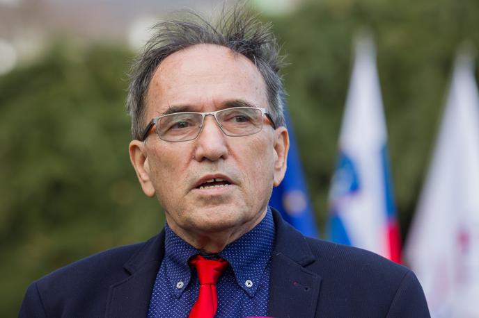 Vojko Flis | "Za to sem odgovoren, to odgovornost jemljem resno in zato kot direktor UKC Maribor odstopam," je napovedal Vojko Flis. | Foto STA