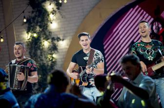 Priljubljeni glasbeniki po avtocesti v napačno smer