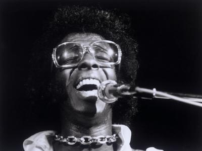Umrl je legendarni funk glasbenik Sly Stone