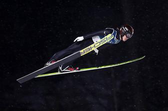 Ren Nikaido zaradi odpovedanega leta ostal brez tekme na Kulmu