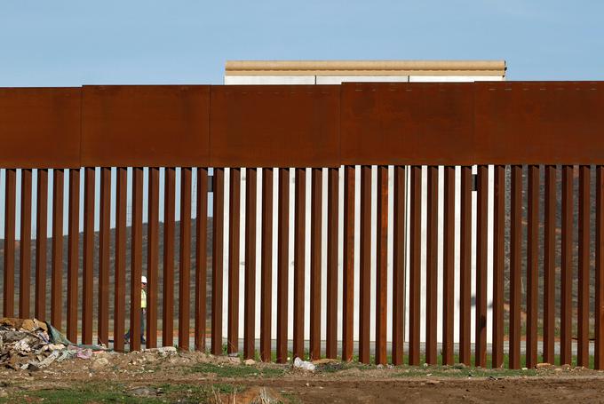 Prototip zidu ameriškega predsednika Donalda Trumpa na meji med ZDA in Mehiko. | Foto: Reuters