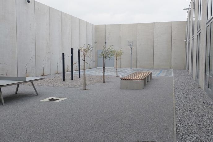 Zapor v Dobrunjah | V novem zaporu v Dobrunjah bodo tudi športne kapacitete, dvorana za sojenje, prostor za sakralne objekte, urejene zunanje površine in drugo, je povzela ministrica v odstopu Andreja Katič. | Foto STA