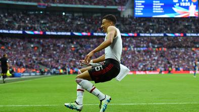 Manchester United z igralcem manj po podaljških do lovorike