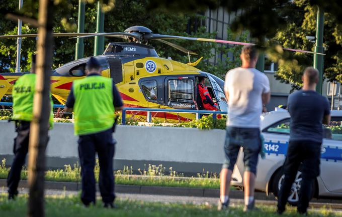 Nesrečnega Fabia Jakobsna so s prizorišča nesreče odpeljali v bolnišnico s helikopterjem. | Foto: Reuters