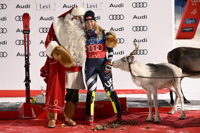 Mikaela Shiffrin Levi 2025 | Mikaela Shiffrin je v soboto dosegla svojo deveto zmago v Leviju. In dobila še devetega jelenčka. | Foto Guliverimage