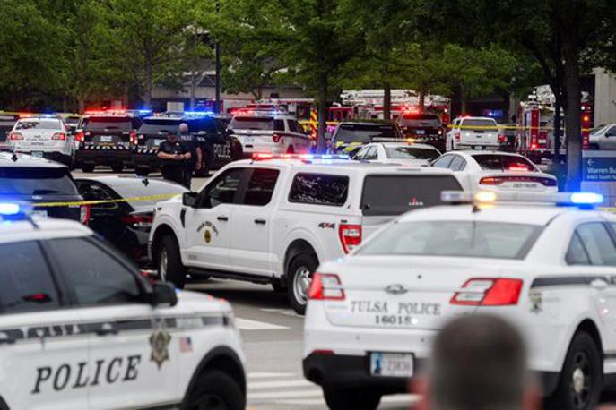 policija ZDA | ZDA je v zadnjih tednih pretresla vrsta odmevnih streljanj. V množičnem streljanju na osnovni šoli v mestu Uvalde v Teksasu je bilo prejšnji teden ubitih najmanj 19 otrok in dva odrasla ter tudi 18-letni napadalec. Ameriški predsednik Joe Biden je napad ostro obsodil ter poudaril, da je čas, da se v ZDA zoperstavijo orožarskemu lobiju. | Foto Twitter