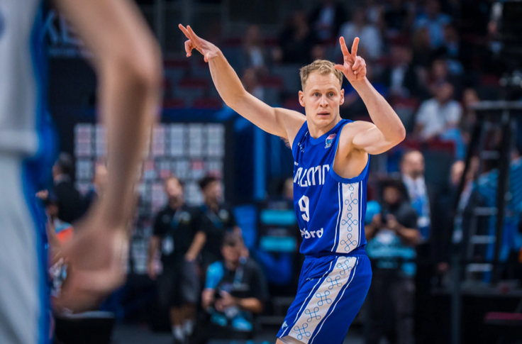 Sasu Salin je bil kljub porazu ponosen na svoje soigralce. | Foto: FIBA