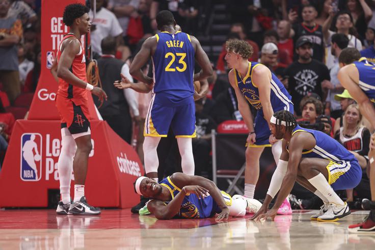 Golden State so večino srečanja odigrali brez Jimmyja Butlerja, ki se je poškodoval pri grdem padcu. | Foto: Reuters