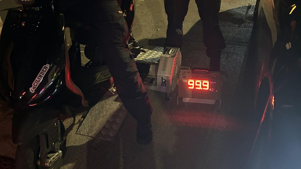 Z mopedom skoraj sto kilometrov na uro. Policija: Posledice so lahko smrtno nevarne.