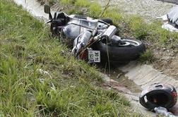 V prometni nesreči pri Kranju umrl motorist