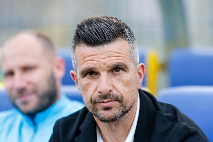 Trener Kopra Zoran Zeljković je danes poglobil krizo kluba, pri katerem si je pred leti služil nogometni kruh in z njim postal tudi slovenski prvak. | Foto: Aleš Fevžer