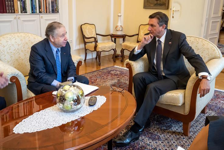 Predsednik FIA Jean Todt med obiskom slovenskega predsednika Boruta Pahorja. Todtovi podpori slovenskemu dirkališču, v katerem je Francoz videl predvsem objekt za izboljšanje prometne varnosti, sta pokimala tudi takratni infrastrukturni minister Peter Gašperšič in slovenska komisarka za transport v Evropski uniji Violeta Bulc. | Foto: WRC Croatia