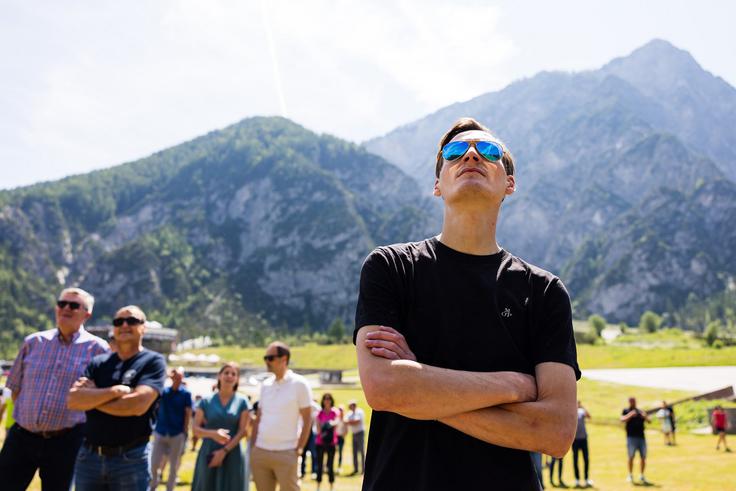 Prevc je ob spominu na rekord poudaril, da je za takšne zgodbe še kako pomembno, da imaš ob sebi prave ljudi. | Foto: Grega Valančič