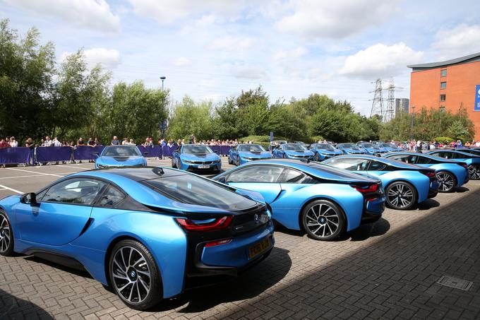 Vsem članom šampionske ekipe je kupil avtomobile znamke BMWi8, vredne več kot 100 tisoč evrov. | Foto: Getty Images