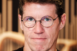 V prometni nesreči je umrl znan skladatelj