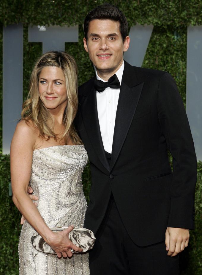 Jennifer je za Johna svojim prijateljicam zaupala, da je še lepši kot njen nekdanji mož Brad Pitt. | Foto: Reuters
