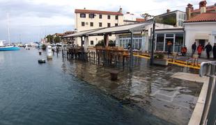 Na obali se je oglasila sirena, Tartinijev trg spet pod vodo #foto #video