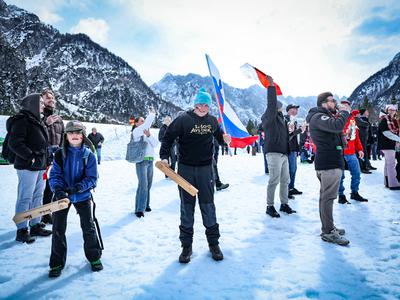 V živo: Stanje v Planici se umirja, skakalci že na delu