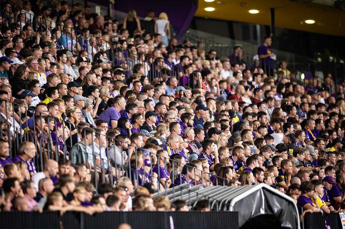 Maribor Paksi | Navijači Maribora so končno prišli na svoj račun, saj so pozdravili visoko zmago svojih ljubljencev. | Foto Jure Banfi