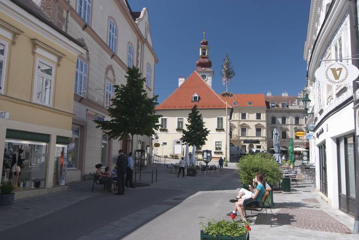 Na območju, kjer je danes avstrijski kraj Mödling (na fotografiji), je bilo v času avarske države (7. do 8. stoletje) naselje, v katerem so živeli ljudje, ki so imeli avarsko kulturo in način življenja, a so bili evropskega izvora. Med njimi so imeli številni (verjetno nekaj manj kot polovica) slovanski izvor. | Foto: Guliverimage